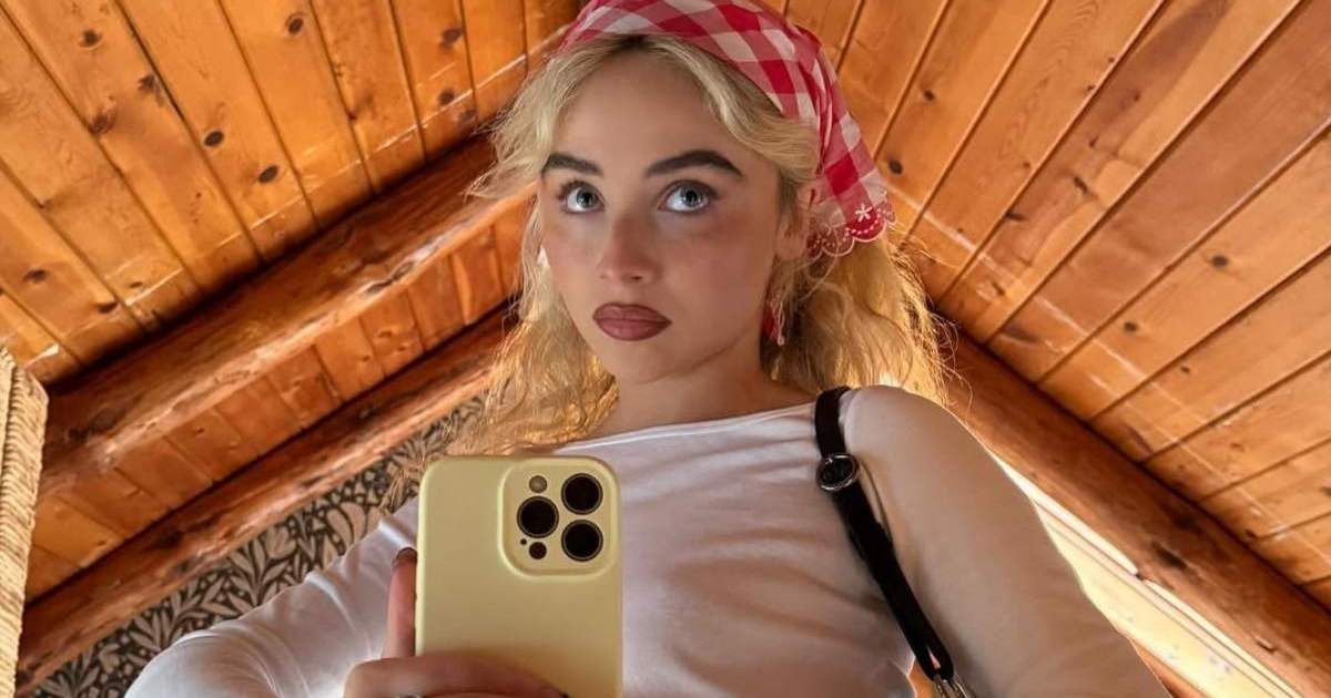 Sabrina Carpenter’s Micro Mini Shorts & Boots Earn Her a Nickname: ‘Country Barbie’