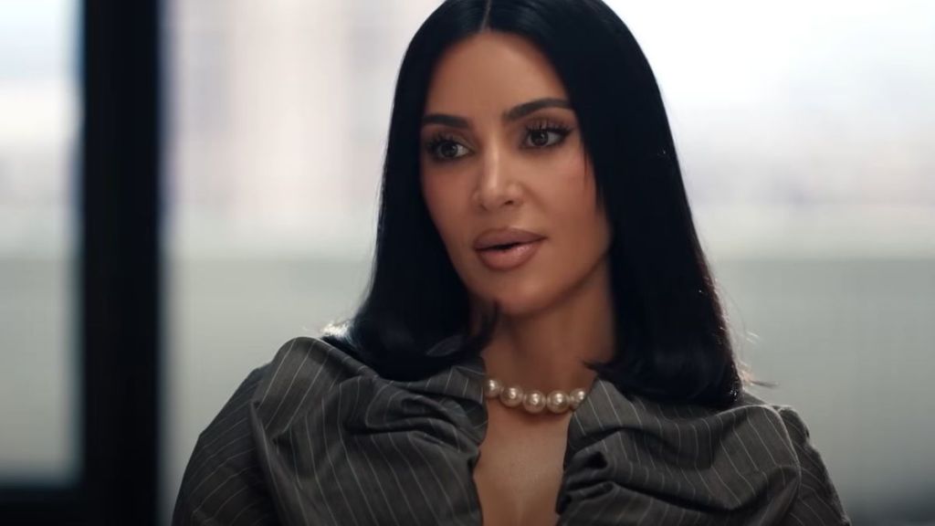 Sarah Paulson Copies Kim Kardashian's Style, Calls Her 'Wh*** Lawyer' in New Trailer