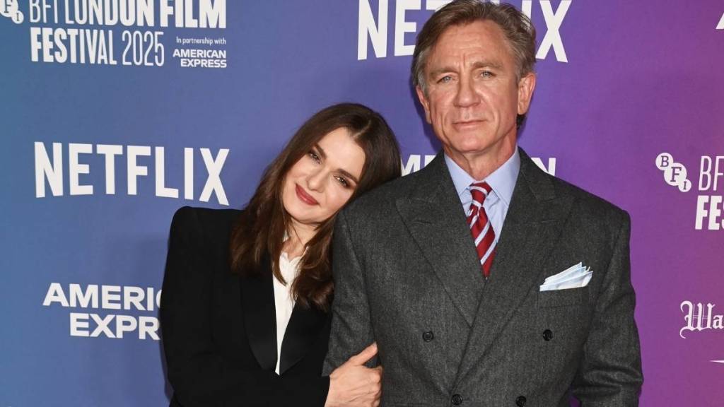Daniel Craig & Wife Rachel Weisz Are All Smiles in Rare Red Carpet Appearance