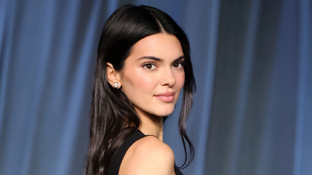 Kendall Jenner Wows in All-Black Ensemble