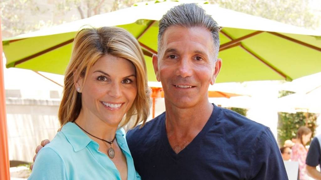 Lori Loughlin & Mossimo Giannulli Have ‘No Chance of Reconciliation,’ Source Claims