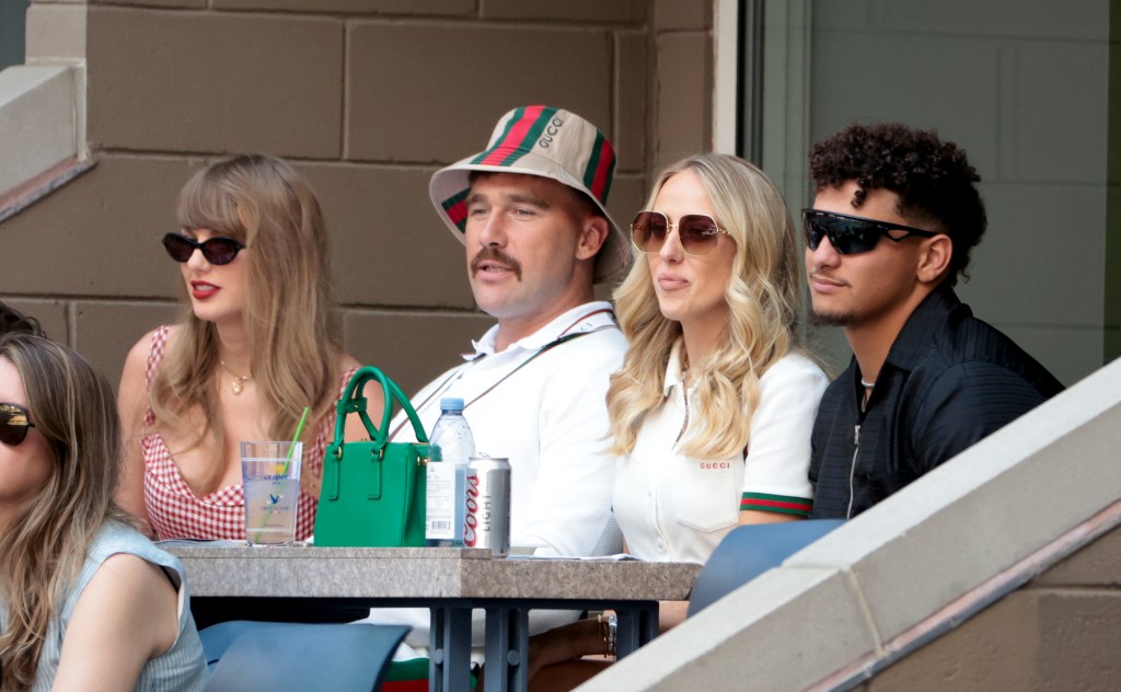 Taylor Swift with friends