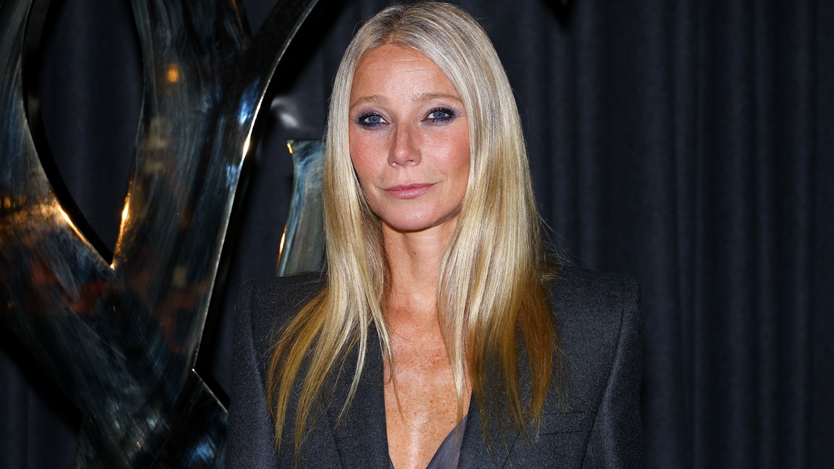 gwyneth paltrow smoking a cigarette posts throwback picture | Hollywood News Gwyneth Paltrow Has Not Smoked