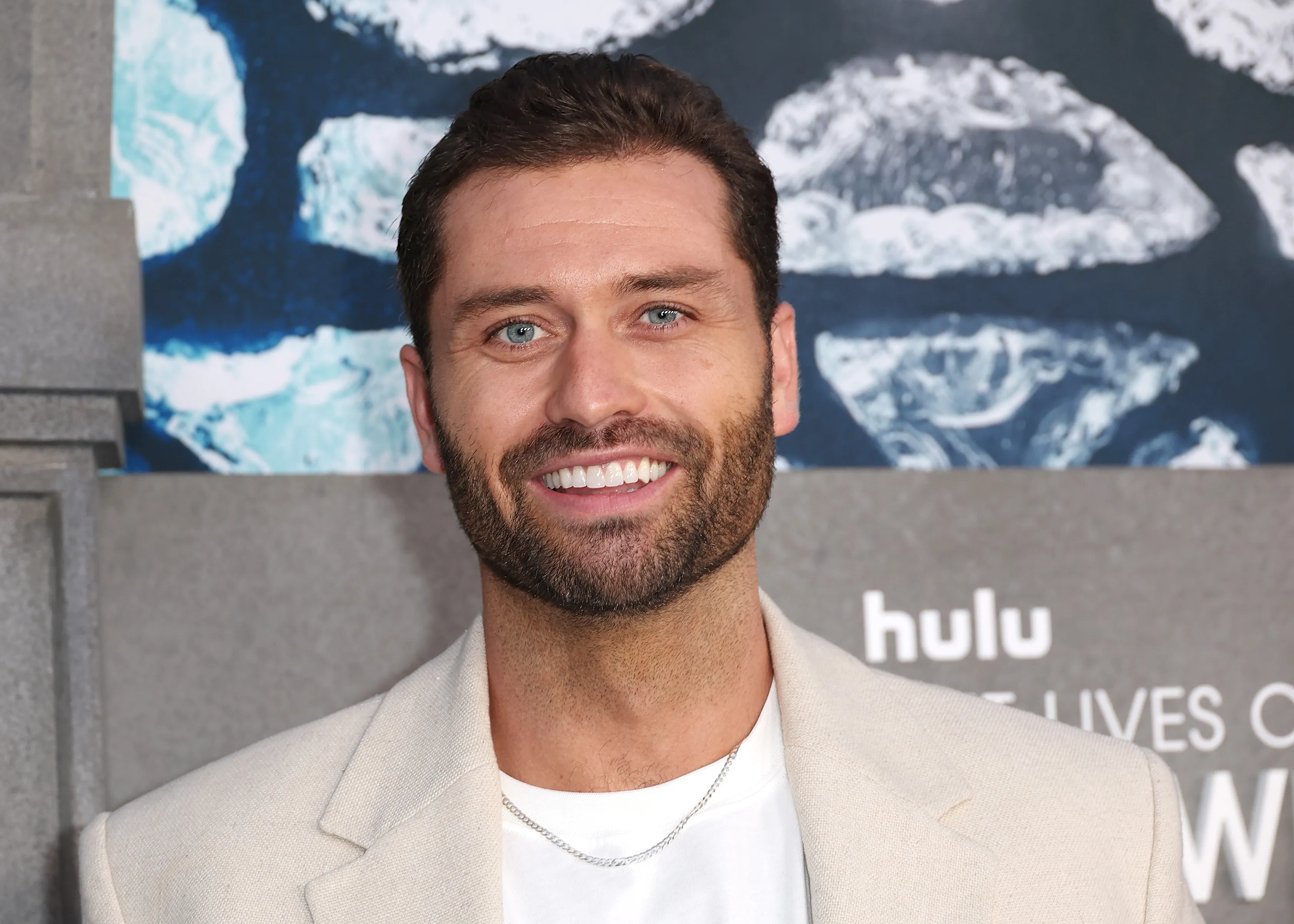 Dakota Mortensen Reacts to Ex Taylor Frankie Paul Bachelorette Cast(02)