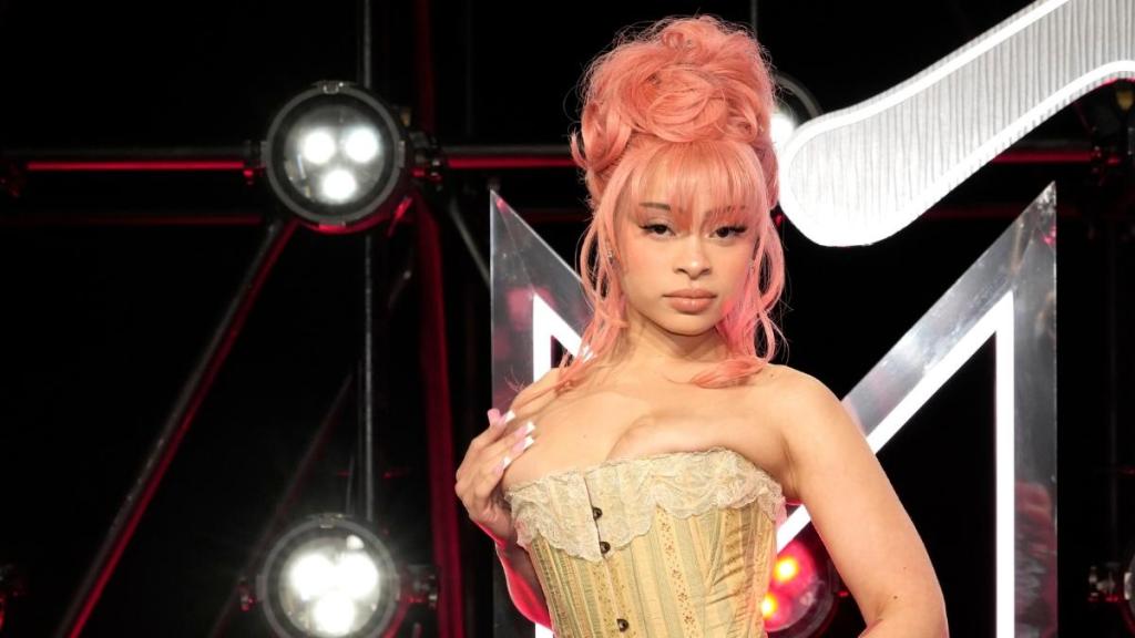 Fans React to Ice Spice’s Bold Pink Corset-Style Top: ‘’Drop Dead Gorgeous’