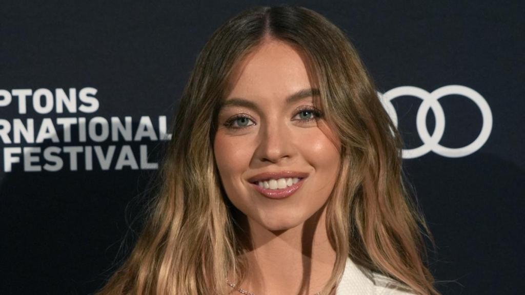 Fans Say Sydney Sweeney Is 'Sensational’ in White Blazer Mini Dress
