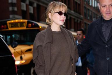 Jennifer Lawrence Does Fall Fashion Right With Accessories