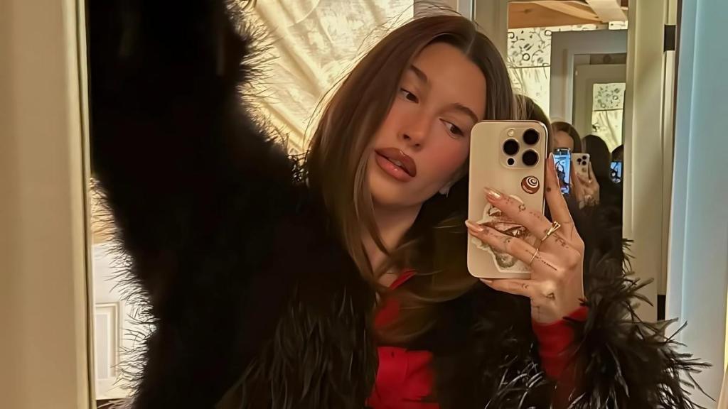 Hailey Bieber’s Chic Faux Fur Look in Paris Photos Lives up to Fans’ Expectations