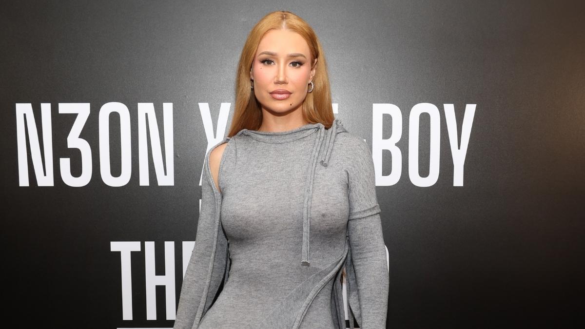 Fans React to Iggy Azalea Twerking on Twitch Star: ‘Man Was Probably