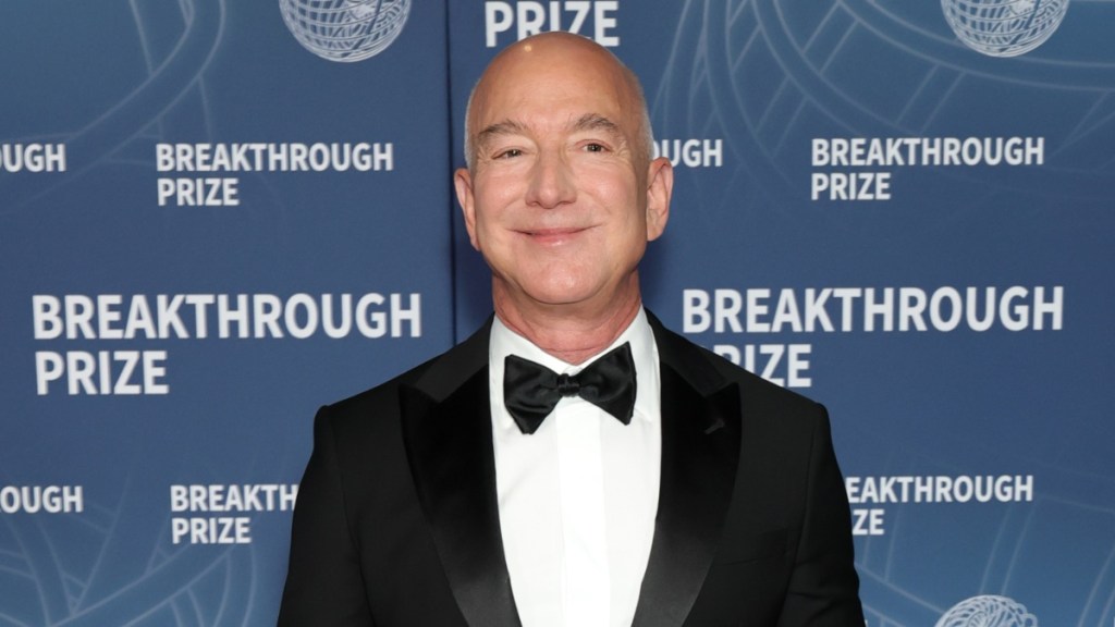 Jeff Bezos Offered Superyacht to Justin Trudeau & Katy Perry — Source