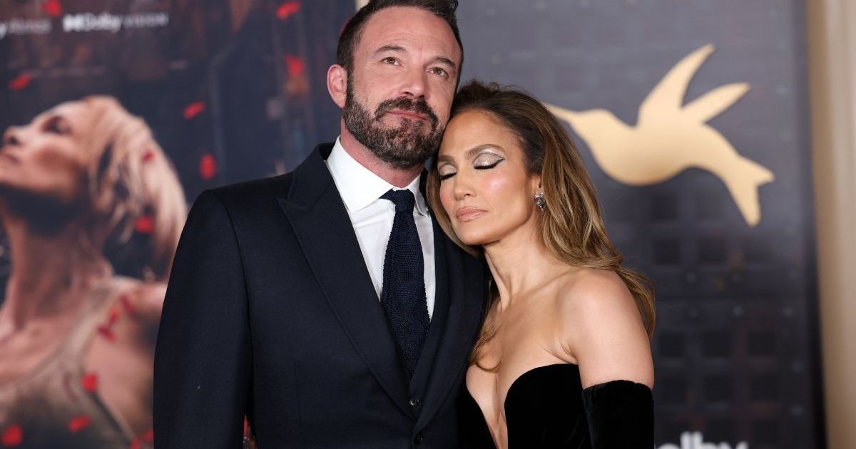 Jennifer Lopez & Ben Affleck Are Together in ‘On-off Complicated Way’ After Reunion, Source Claims