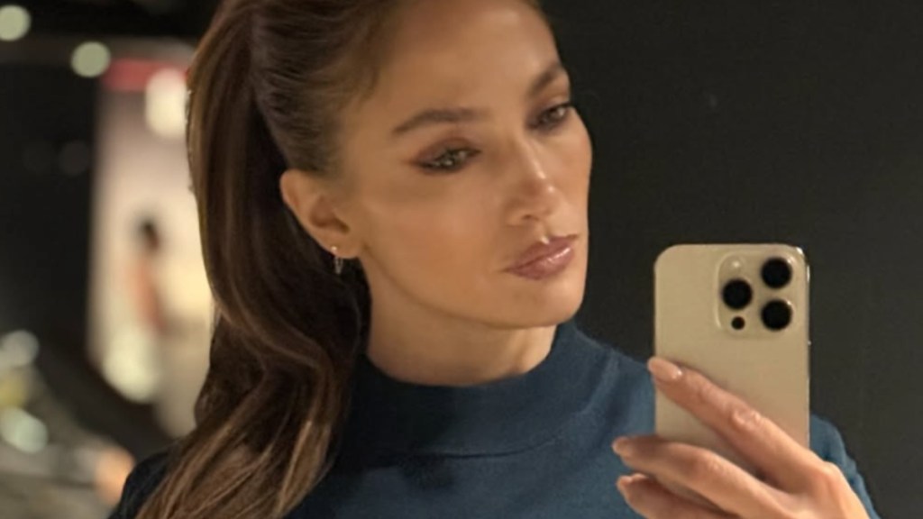 Jennifer Lopez sports outfit instagram