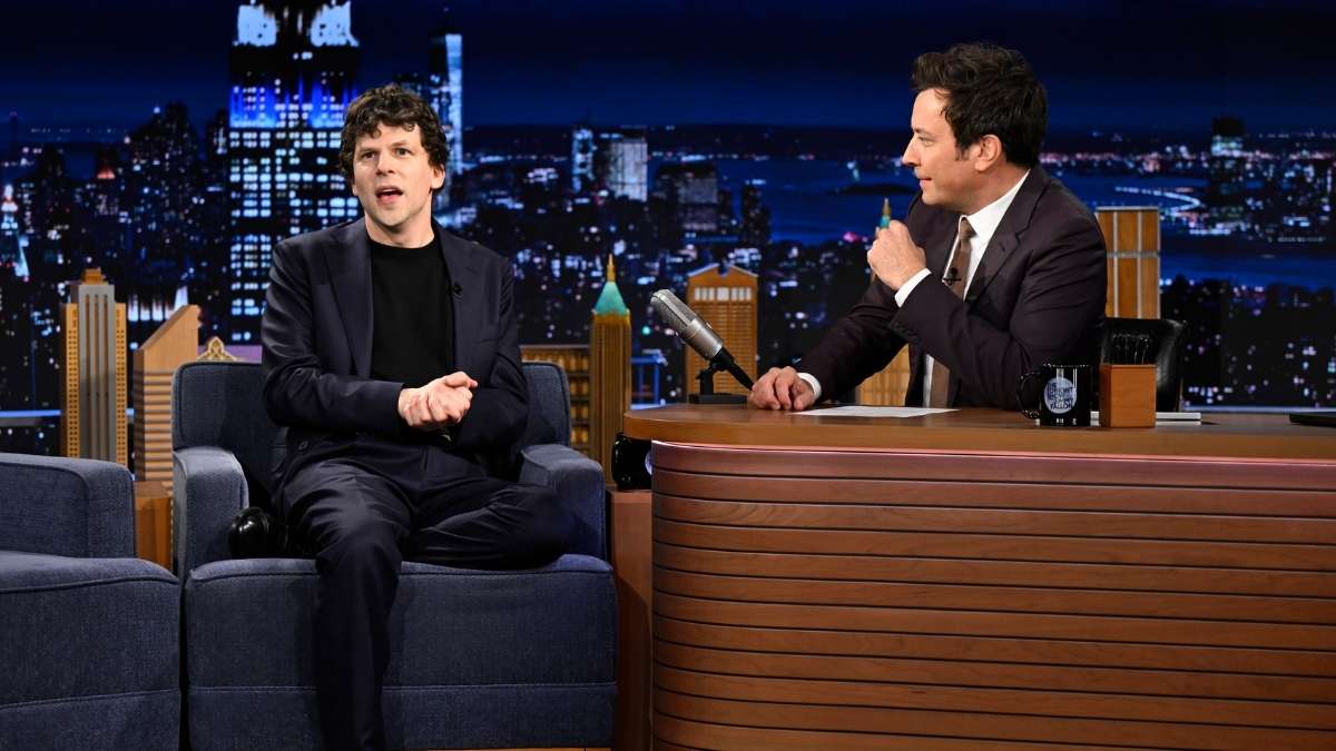 Jimmy Fallon Accuses Jesse Eisenberg of Louvre Heist in New Clip ...
