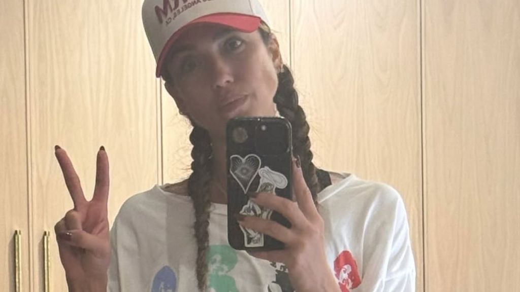 Jessica Alba's Mirror Selfie in Red Shorts Deserves Second Glance