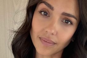 Jessica Alba Looks 'Iconic' in Tank-Top Selfie