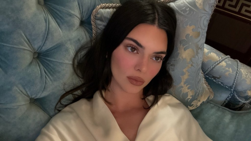 Kendall Jenner crop top photos