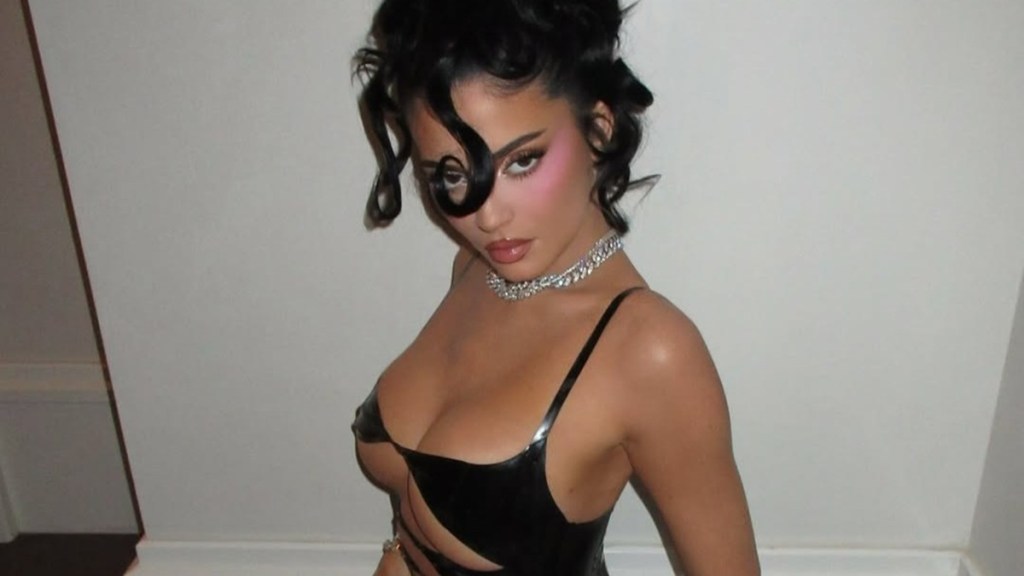 Kylie Jenner’s Daring Cut-Out Latex Look Commands Attention