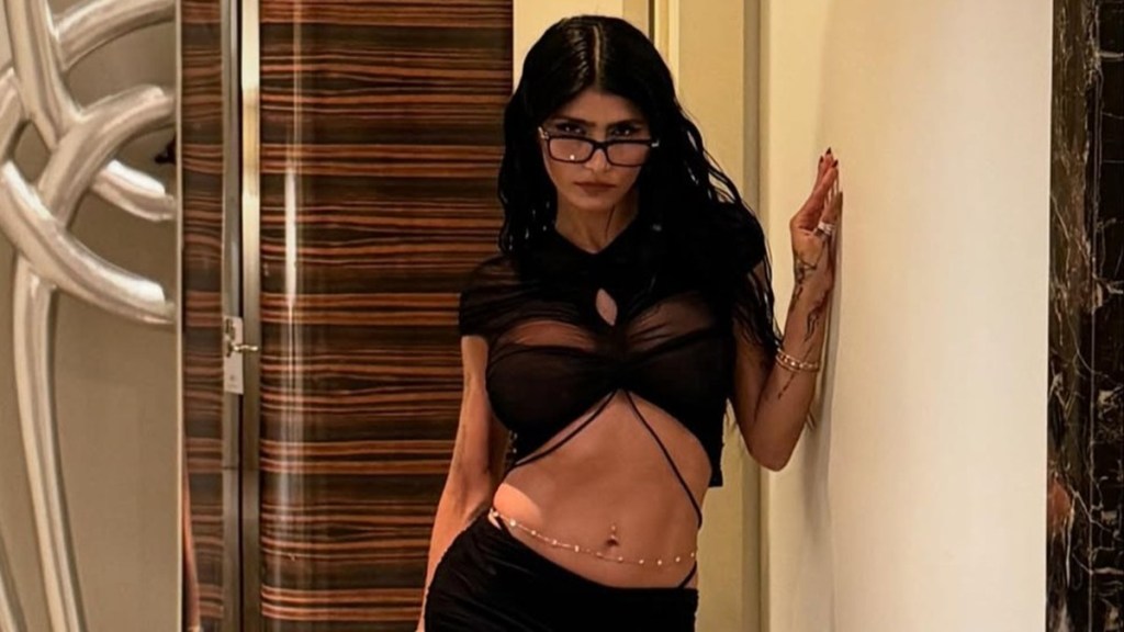 Mia Khalifa Highlights Her Toned Abs in Long Skirt