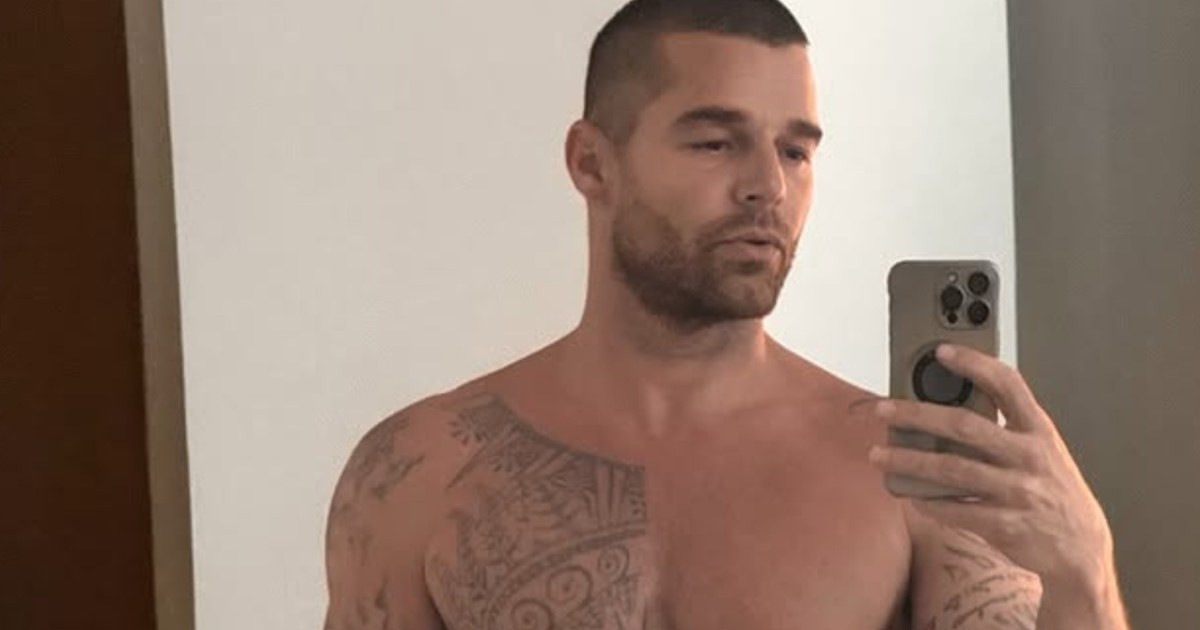 Ricky Martin’s Shirtless Mirror Selfie Proves He Still Has It
