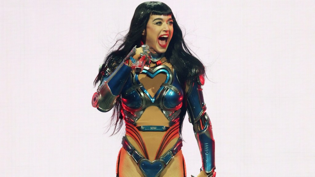Katy Perry Turns Head in Mini-Skirt, Says 'Lil Sneaky Peeky'