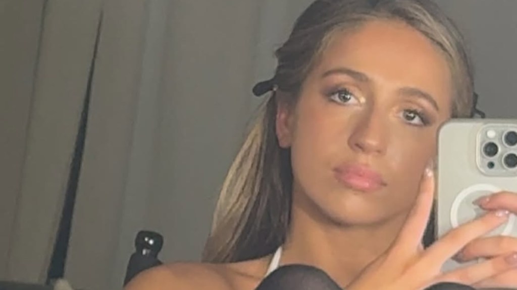 Tate McRae Wearing Black Mini-Shorts Has Fans Saying 'My Jaw Just Dropped'