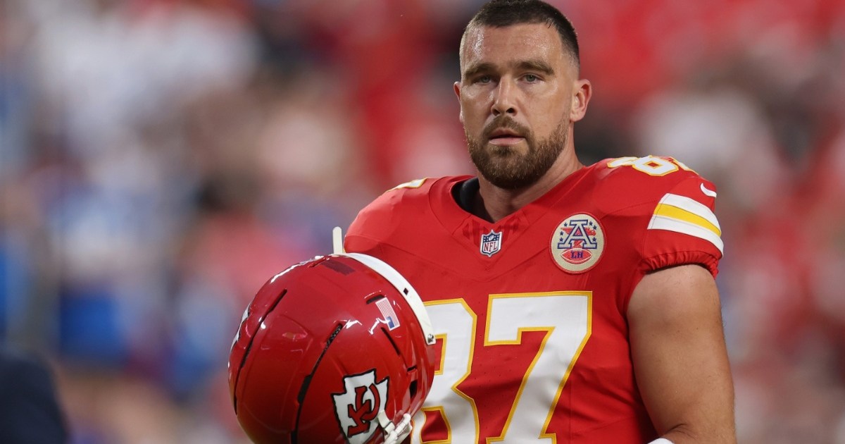Travis Kelce Falls & Does Headstand in Chiefs vs. Lions Match