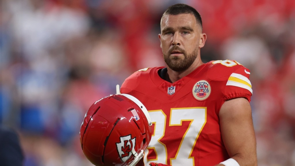 Travis Kelce Falls & Does Headstand in Chiefs vs. Lions Match