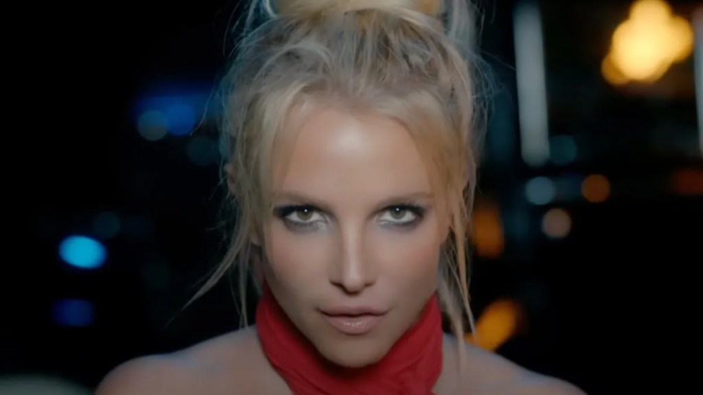 Britney Spears Turns Heads in Mini-Short, Flaunting a Toned Midriff