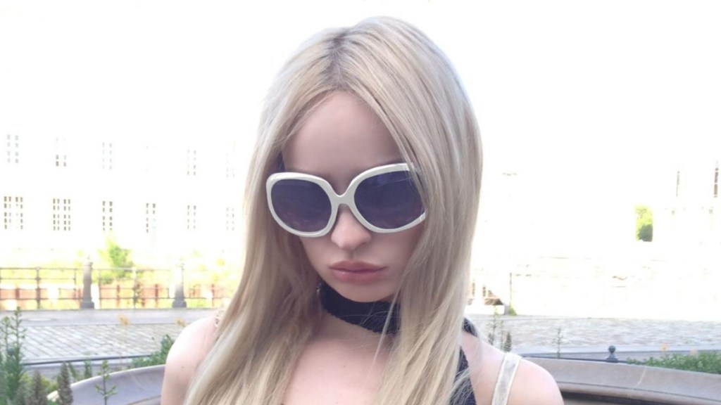 Pop Star Kim Petras Channels 'Pretty in Pink' With Bold Fishnet Outfit