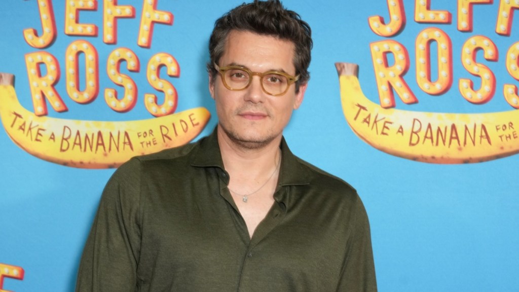 Insiders Say John Mayer's Rumored GF Kat Stickler Is 'Using Him'