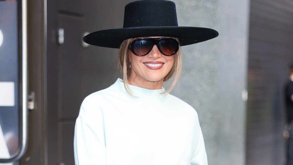 Jennifer Lopez Says People Aren't 'Capable' of Loving Her Amid Ben Affleck Reunion