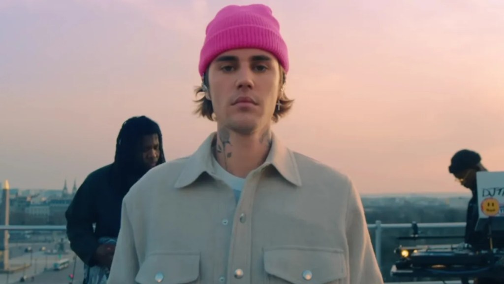 Fans Say Justin Bieber 'Looks 22' in New Clean Shave Look