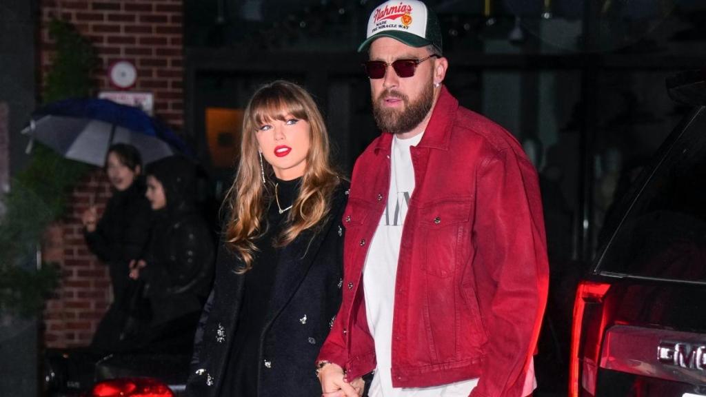 Travis Kelce and Taylor Swift (2)