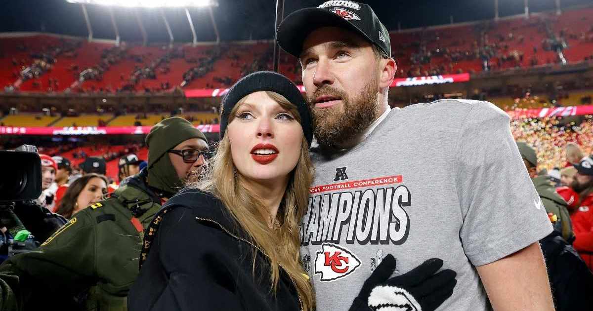 Travis Kelce and Taylor Swift together at event