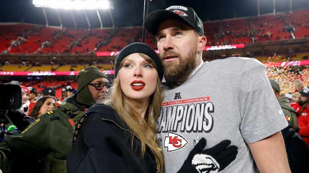 Travis Kelce and Taylor Swift (4)