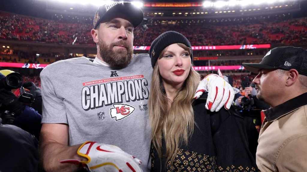 Travis Kelce and Taylor Swift (5)
