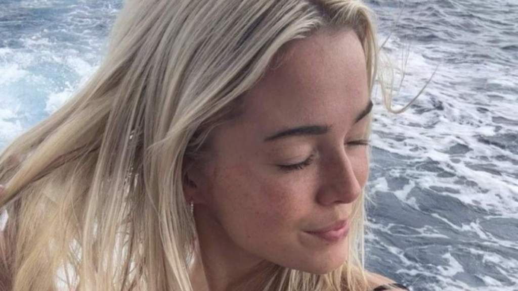 Bikini-Clad Livvy Dunne Flaunts Paddleboard Yoga