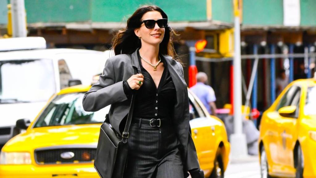 Sabrina Carpenter 'Arrests' Anne Hathaway During Concert