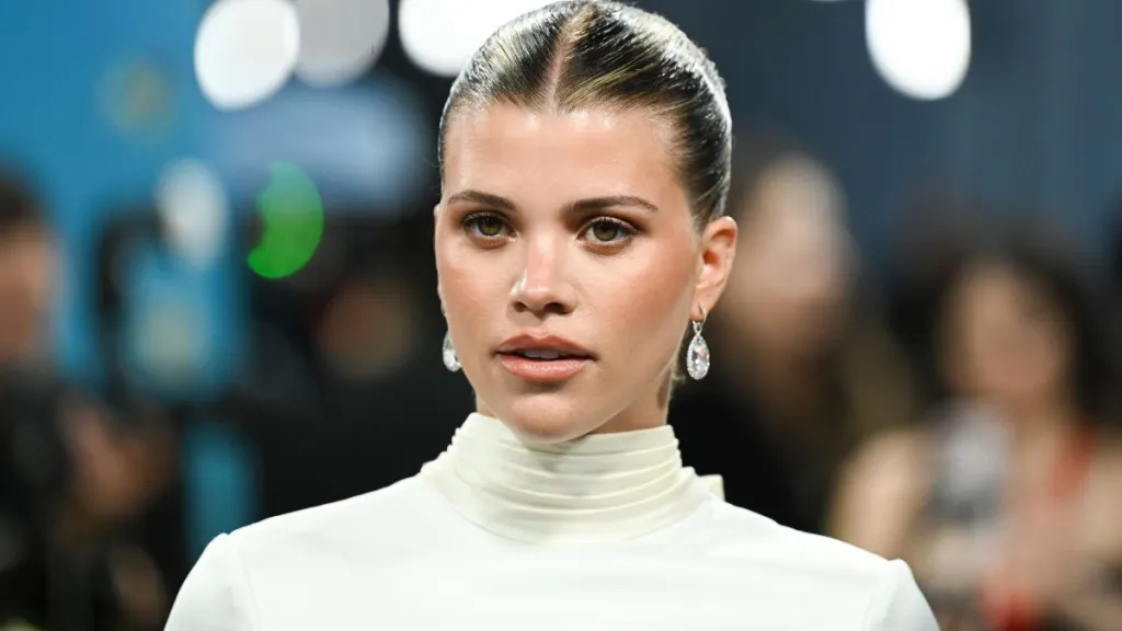 Sofia Richie Shows Baby Bump as She Confirms Baby No. 2