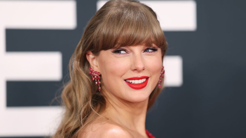 Taylor Swift Gushes About 90s Popstar