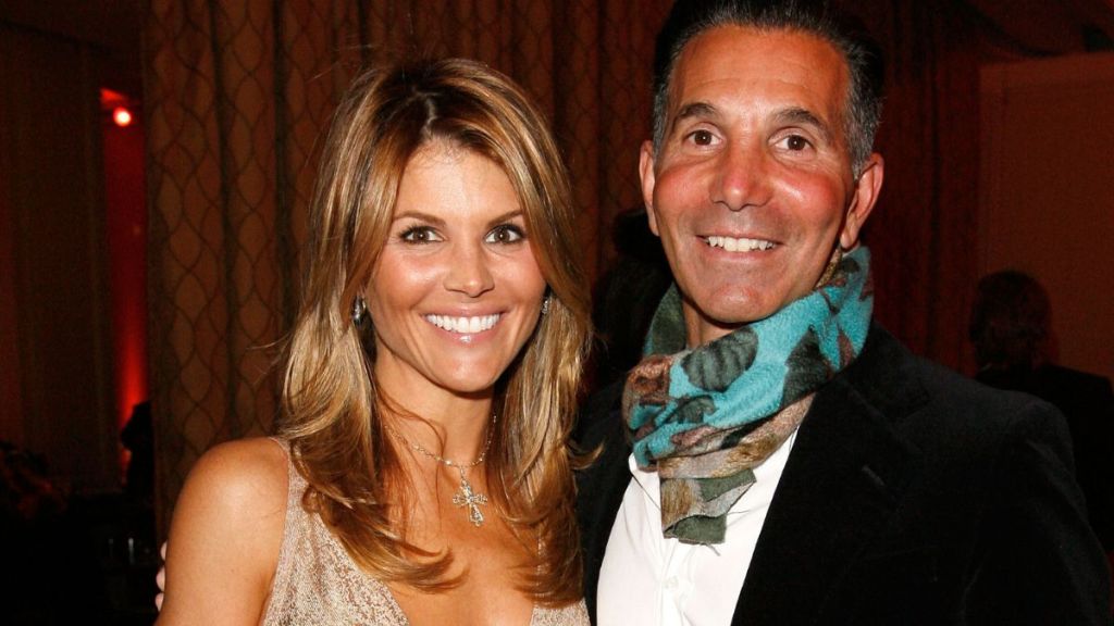 Lori Loughlin Leaning on Friends To Navigate Ex’s Split — Source