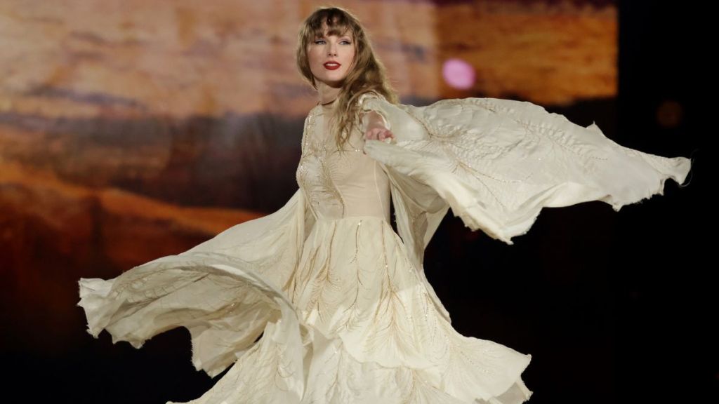 Here's How Taylor Swift's T-Shirt Is Saving Animal Lives