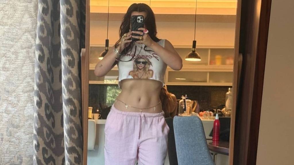 Bella Thorne Rocks a Crop Top, Showcasing Toned Abs