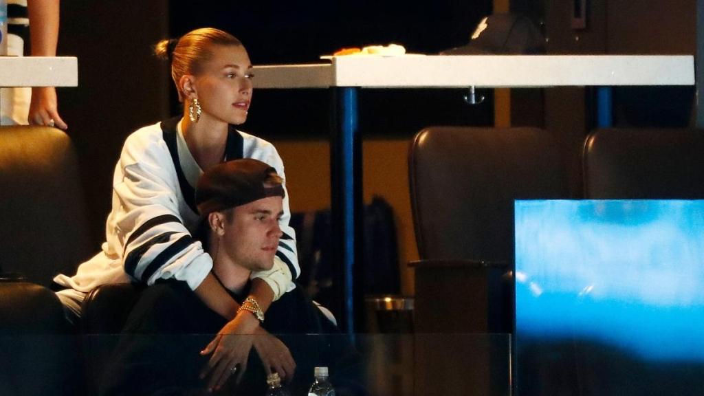 Justin Bieber & Hailey Bieber's Kiss Dominates Internet