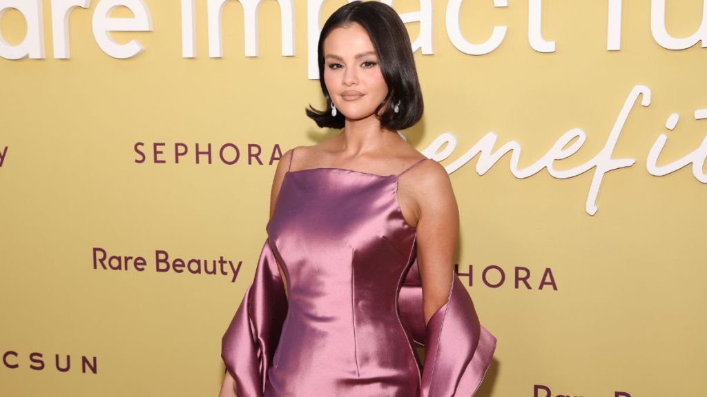Photos: Selena Gomez Looks ‘So Glam’ in Purple Minidress