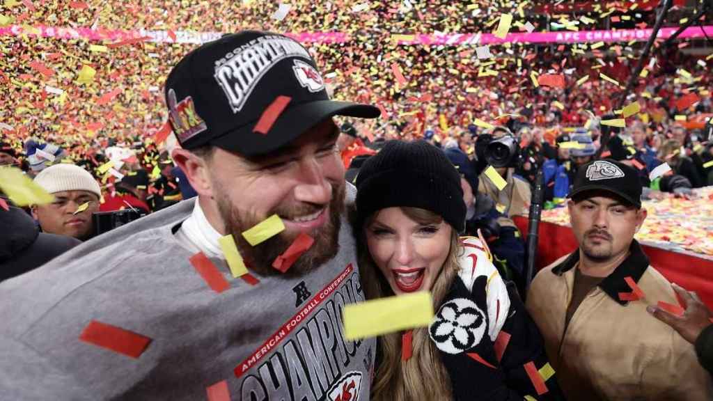 Travis Kelce & Taylor Swift Spotted Partying After Chiefs' Win