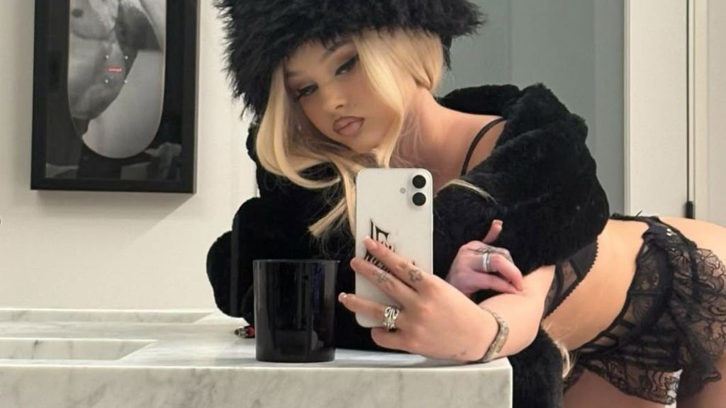 Alabama Barker’s Thong Photo Is as Cheeky as It Gets