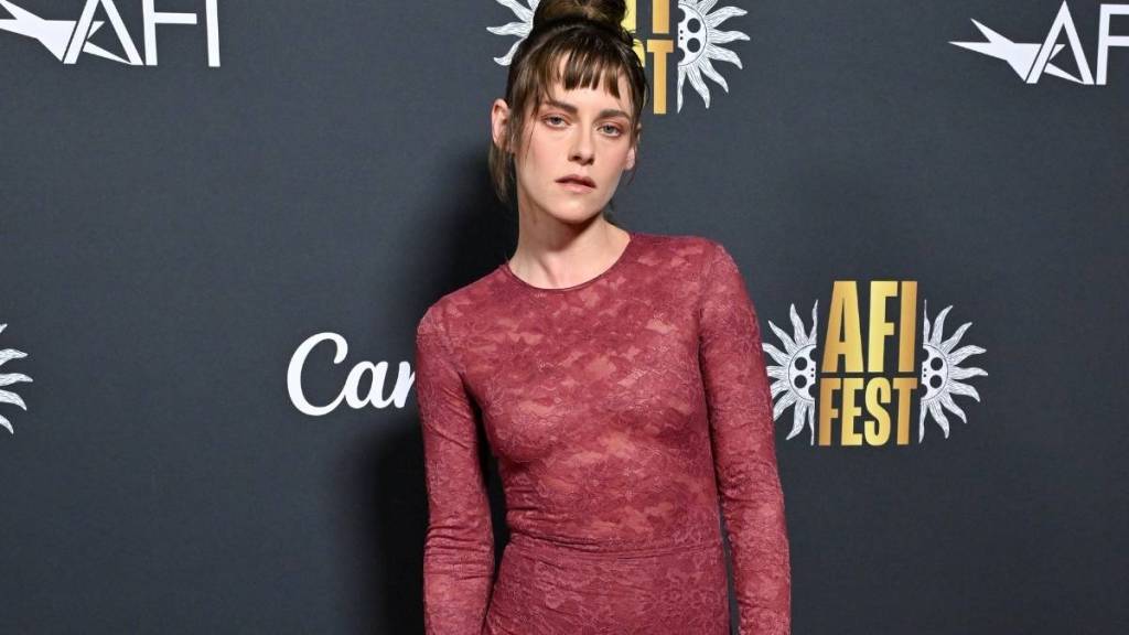 Photos: Kristen Stewart's Sheer Lace Dress Is So Fall-Coded