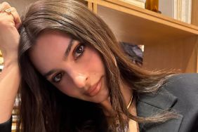 Emily Ratajkowski’s Steamy Bathroom Photos Make Hollywood Sweat