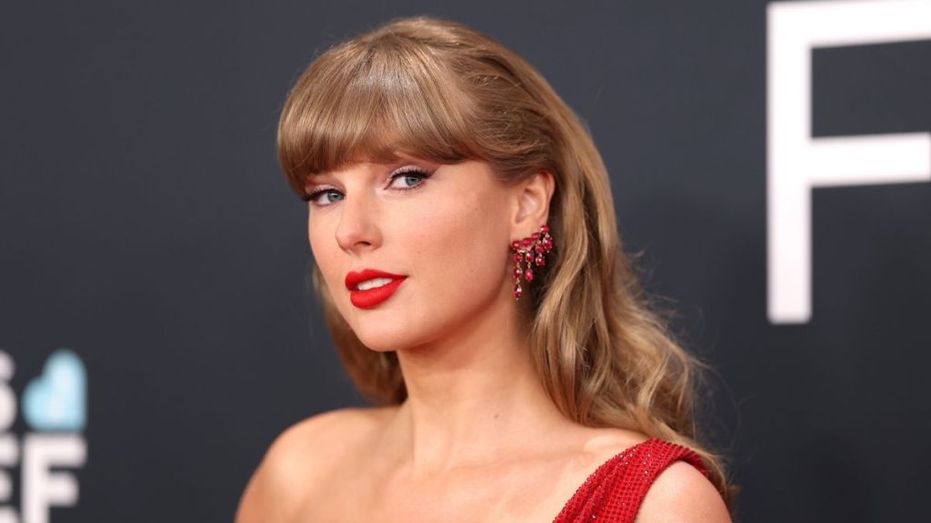 Taylor Swift's Mini Skirt Moment Draws Double-Takes in New York